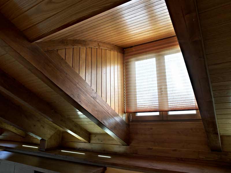 Bajocubierta con lamas de madera